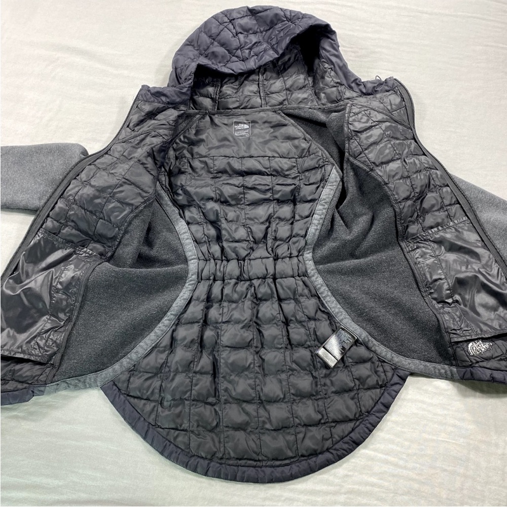 The North Face Black and Gray Puffer Jacket - Picture 3 of 4